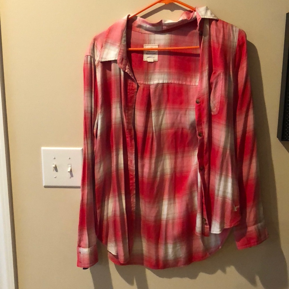 American Eagle Outfitters: Button-Down/Flannel